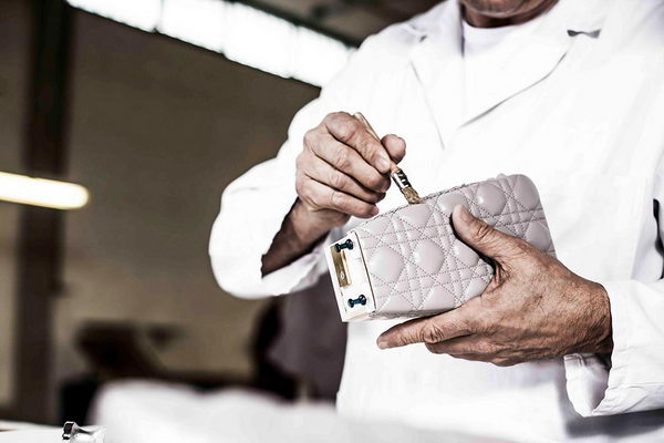 Создание сумок Christian Dior